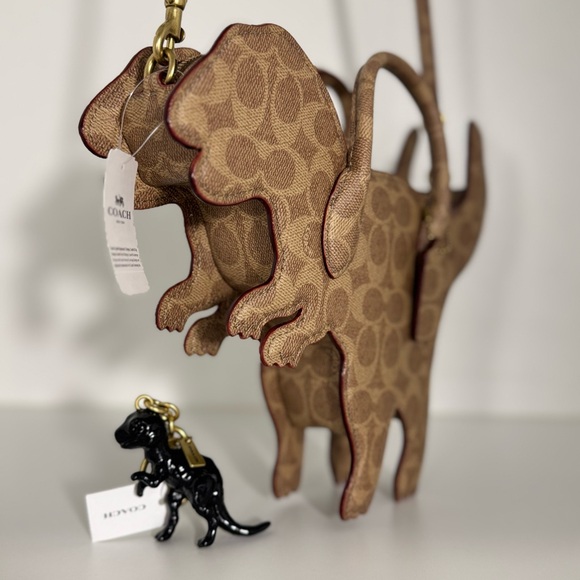 COACH RUNWAY REXY Bag in Tan Signature Canvas With Black Rexy Keychain Charm - Picture 2 of 10
